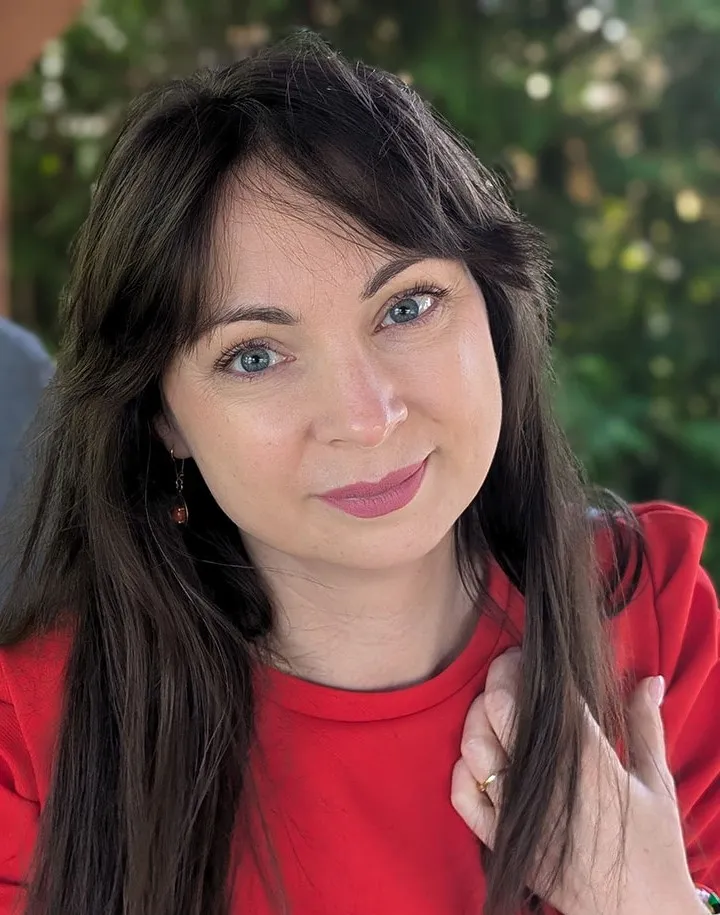 Uśmiechnięta Kobieta w średnim wieku psychoterapeutka Marta Wilk