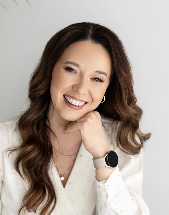 Uśmiechnięta Kobieta w średnim wieku psychoterapeutka Marta Wilk